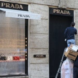 furto negozio prada milano